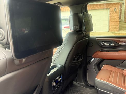 Used 2024 GMC Yukon XL Denali Ultimate AWD/4WD image 9