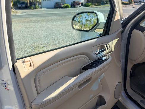 Used 2008 Cadillac Escalade AWD image 16