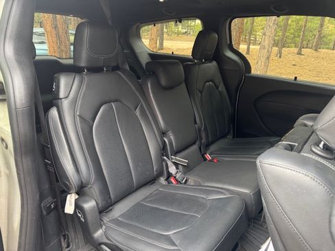 Used 2020 Chrysler Pacifica Touring-L Plus image 9