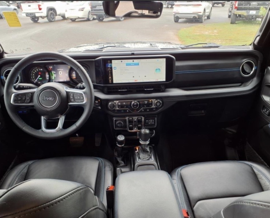 Used 2024 Jeep Wrangler High Altitude AWD/4WD image 13