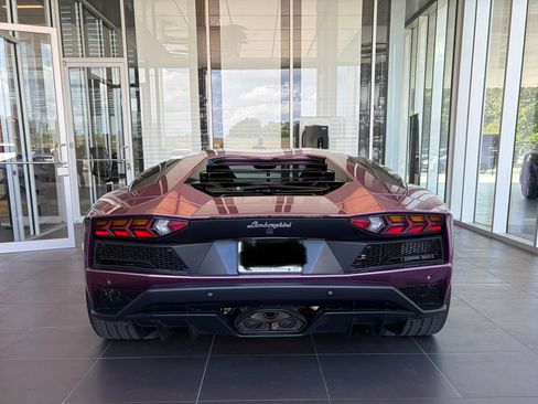 Used 2018 Lamborghini Aventador S image 8
