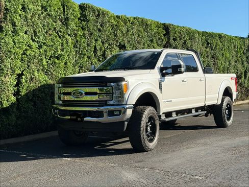 Used 2017 Ford F350 Lariat w/ Camper Package AWD/4WD image 15