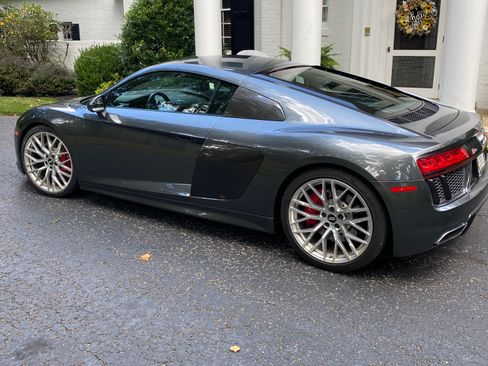 Used 2017 Audi R8 V10 w/ Carbon Exterior Package AWD/4WD image 5