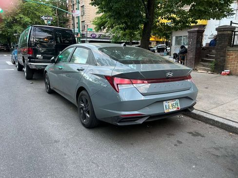 Used 2022 Hyundai Elantra SEL FWD image 9