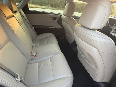 Used 2016 Toyota Avalon Touring image 10