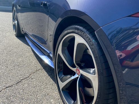 Used 2016 Jaguar F-TYPE R image 21