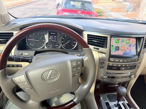 Used 2014 Lexus LX 570 4WD image 15