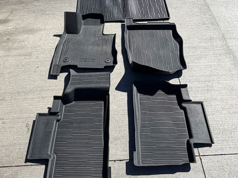 Used 2021 Ford Explorer XLT w/ Equipment Group 202A image 10