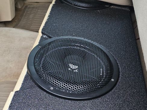 Used 2007 GMC Sierra 2500 SLT w/ Z71 Off-Road Package image 12