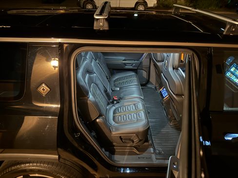 Used 2025 Rivian R1S Adventure image 19