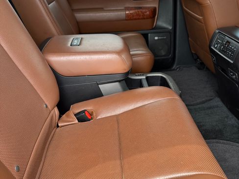 Used 2018 Toyota Sequoia Platinum AWD/4WD image 6