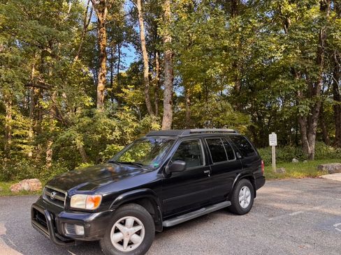 Used 2002 Nissan Pathfinder SE RWD image 1