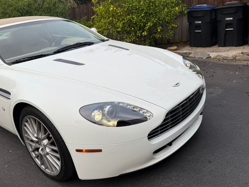 Used 2009 Aston Martin V8 Vantage Roadster image 2