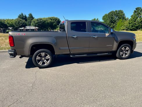 Used 2017 Chevrolet Colorado LT w/ Luxury Package, Chrome image 2