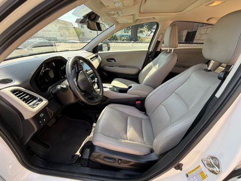 Used 2019 Honda HR-V Touring image 5