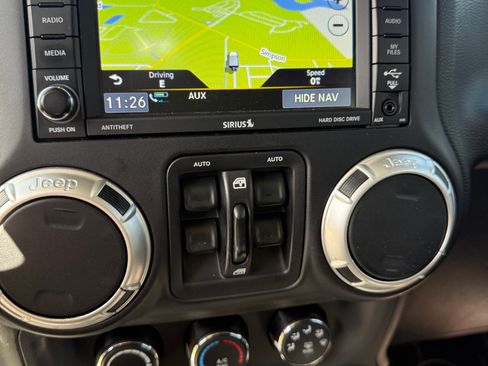 Used 2017 Jeep Wrangler Unlimited Sahara w/ Connectivity Group image 13