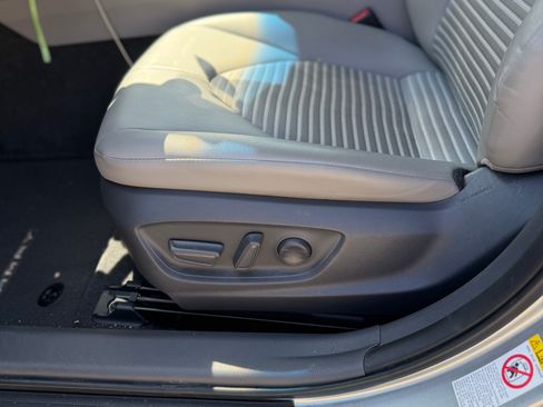 Used 2018 Toyota Camry SE FWD image 2