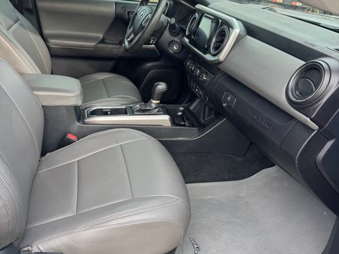 Used 2019 Toyota Tacoma SR5 image 11