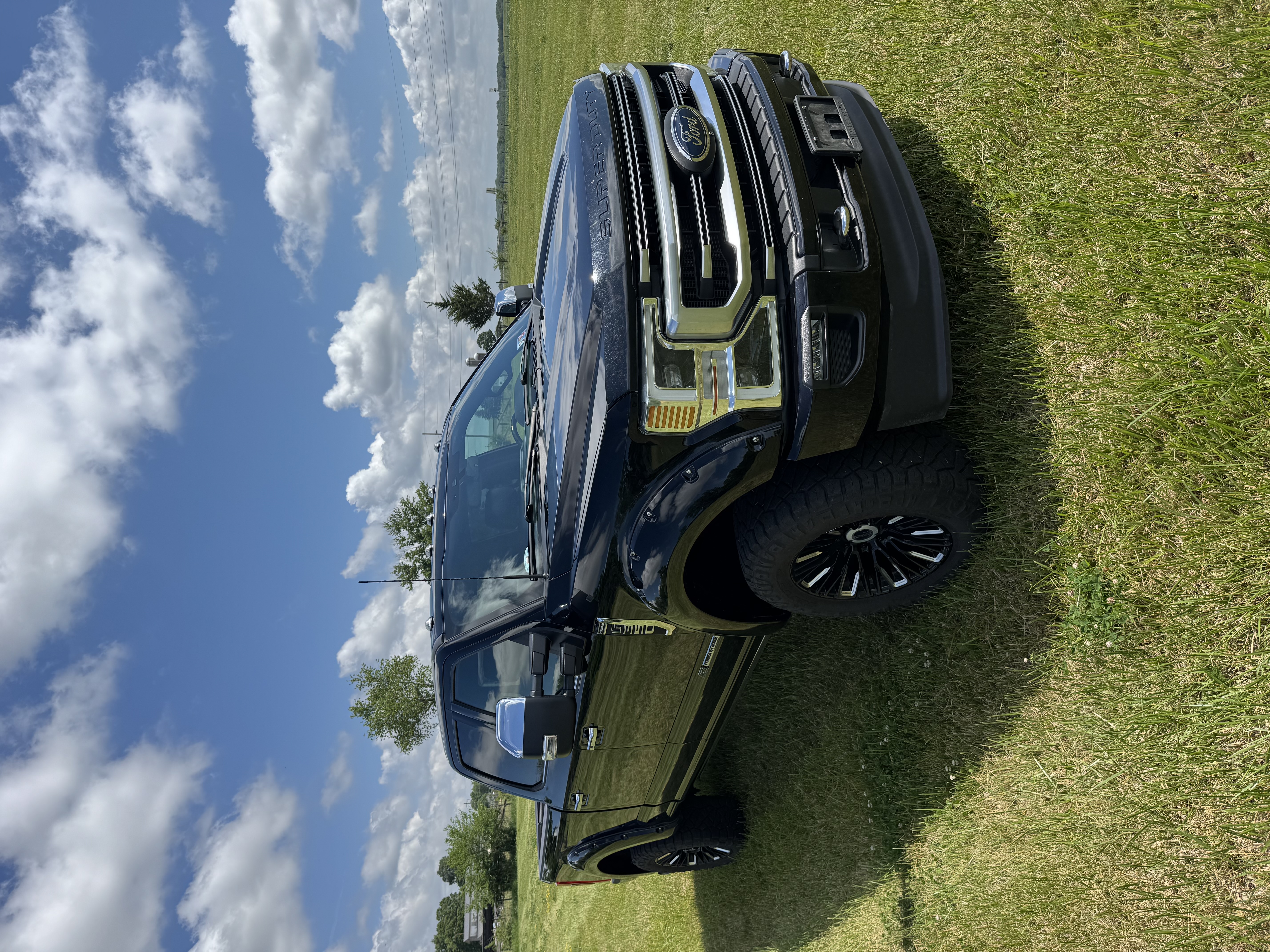 Used 2022 Ford F350 Platinum w/ FX4 Off-Road Package AWD/4WD image 2
