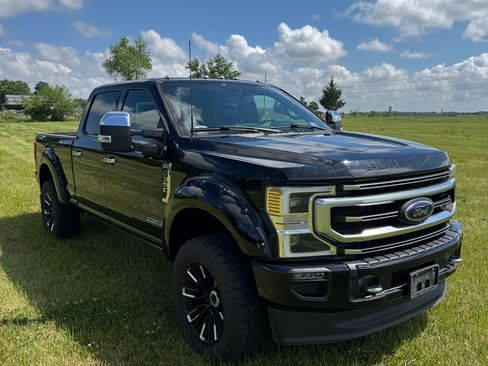 Used 2022 Ford F350 Platinum w/ FX4 Off-Road Package AWD/4WD image 2