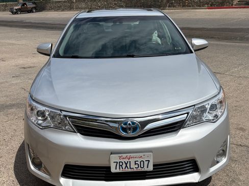 Used 2014 Toyota Camry XLE w/ Leather Package FWD image 2