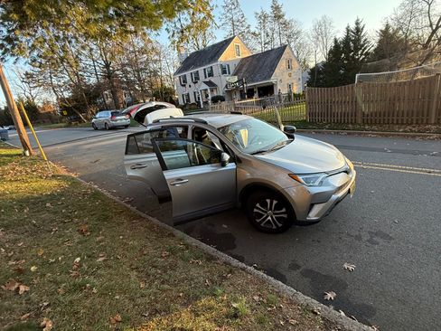 Used 2017 Toyota RAV4 LE image 11
