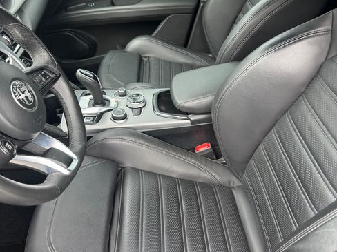Used 2024 Alfa Romeo Stelvio Veloce image 8