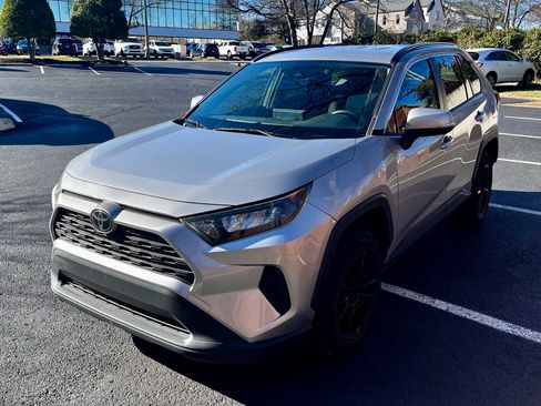 Used 2019 Toyota RAV4 LE image 4