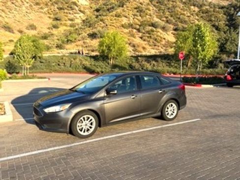 Used 2017 Ford Focus SE FWD image 5