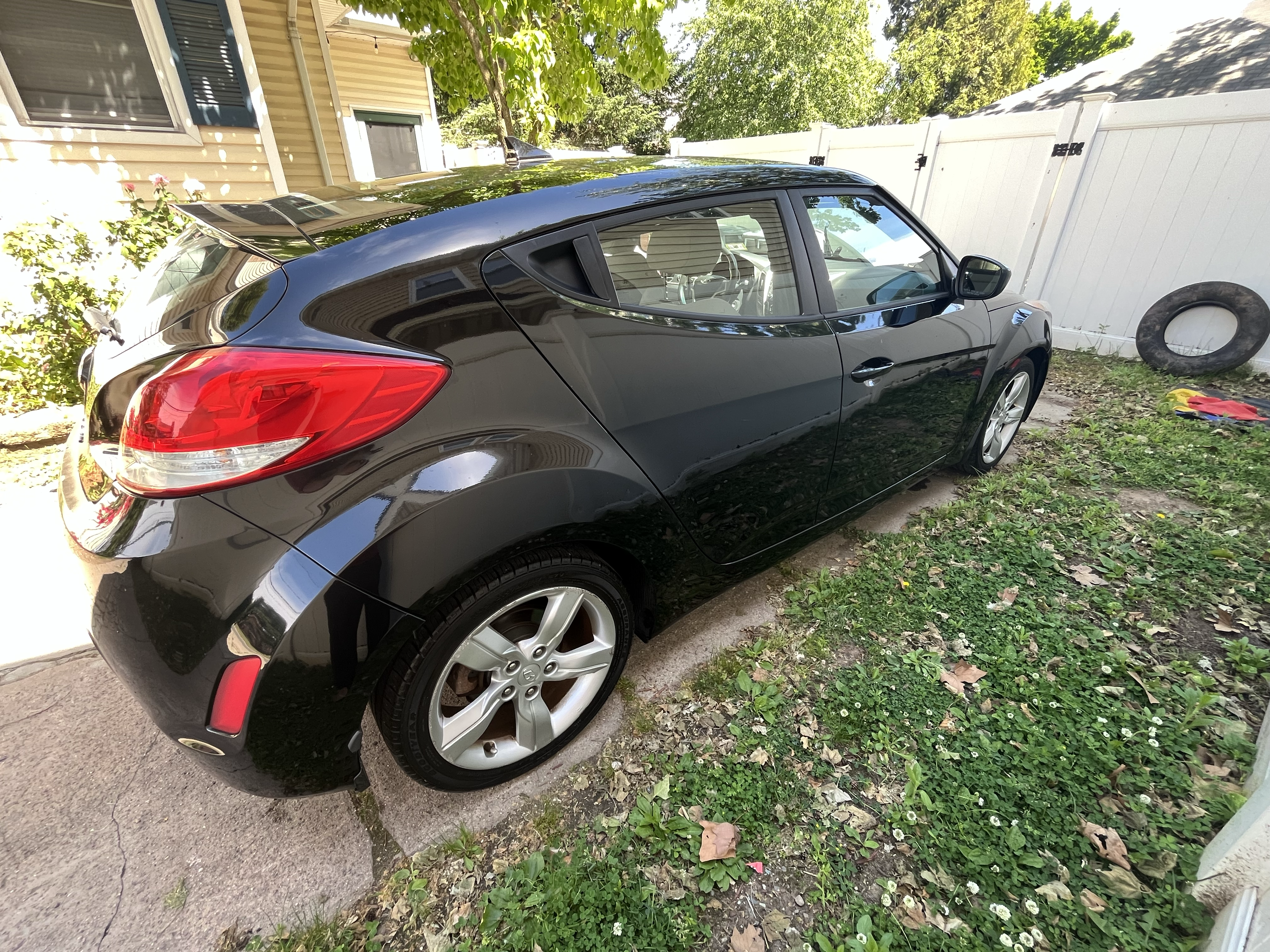 Used 2013 Hyundai Veloster FWD image 5