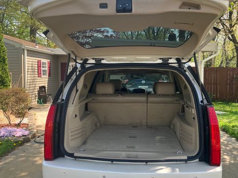 Used 2006 Cadillac SRX w/ Seating Package image 14