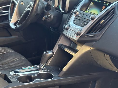 Used 2017 Chevrolet Equinox LT w/ Convenience Package image 4