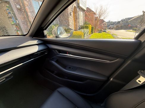 Used 2022 MAZDA MAZDA3 s image 13