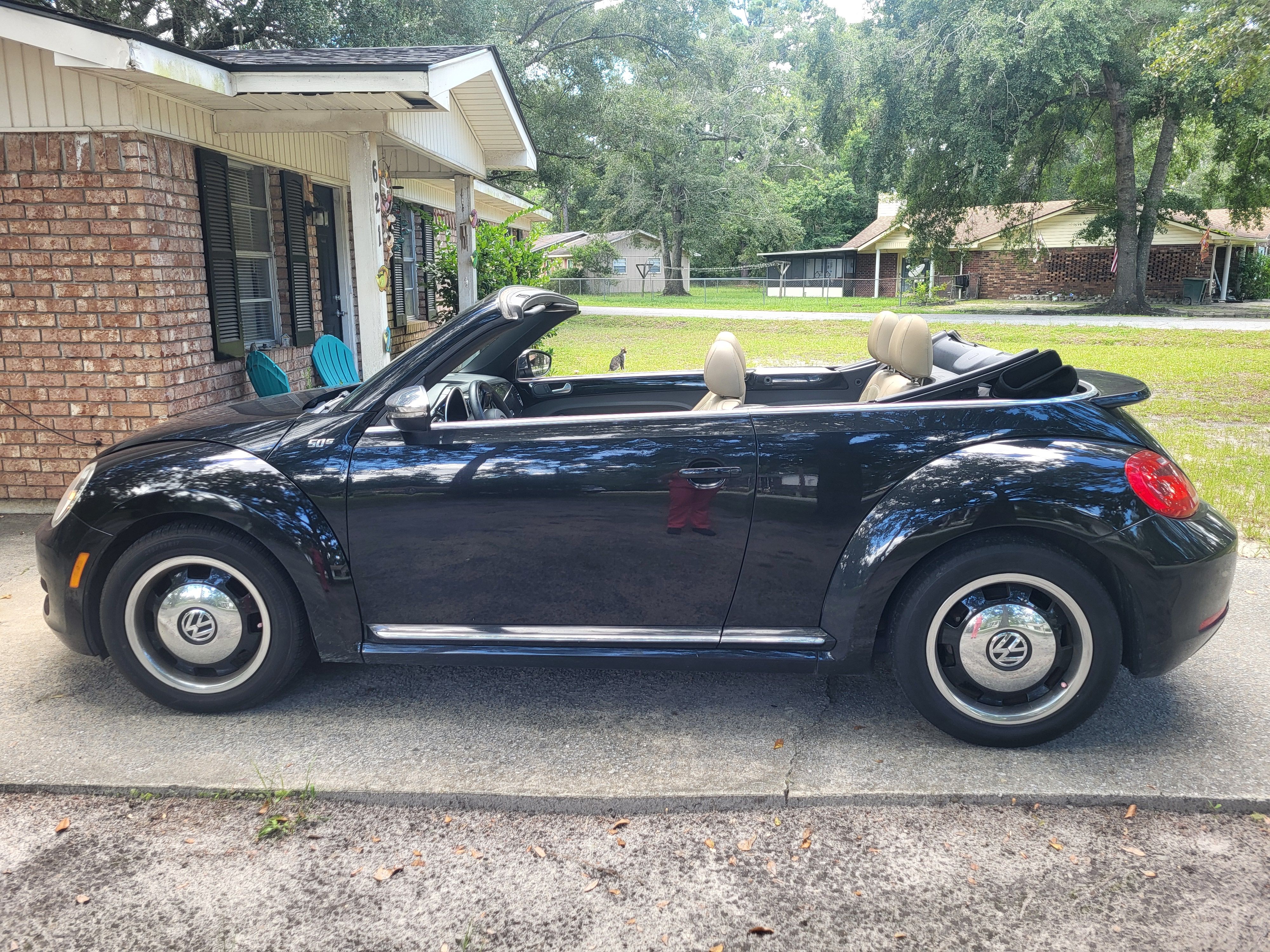 Used 2013 Volkswagen Beetle 2.5 50's Edition FWD image 4