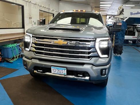 Used 2024 Chevrolet Silverado 3500 High Country w/ High Country Premium Package image 1