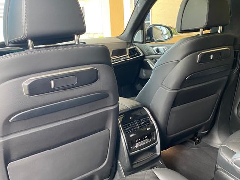 Used 2023 BMW X7 xDrive40i w/ Executive Package image 18