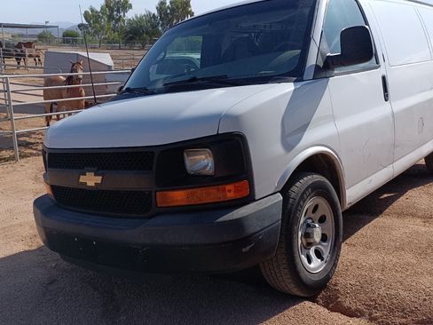 Used 2014 Chevrolet Express 1500 RWD image 6