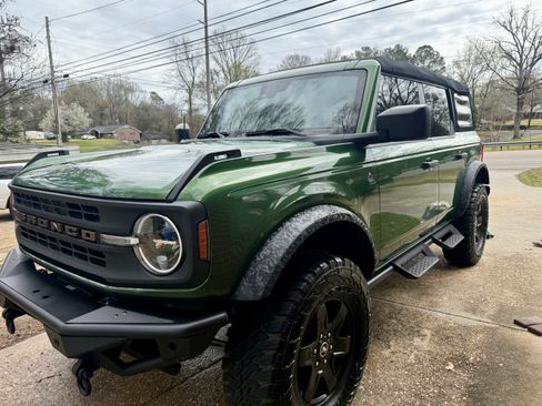 Used 2023 Ford Bronco Black Diamond image 4