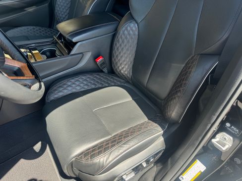 Used 2023 Jeep Grand Cherokee Summit image 5