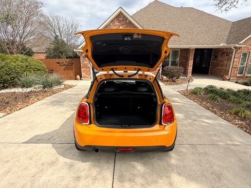 Used 2016 MINI Cooper 2-Door Hardtop image 9