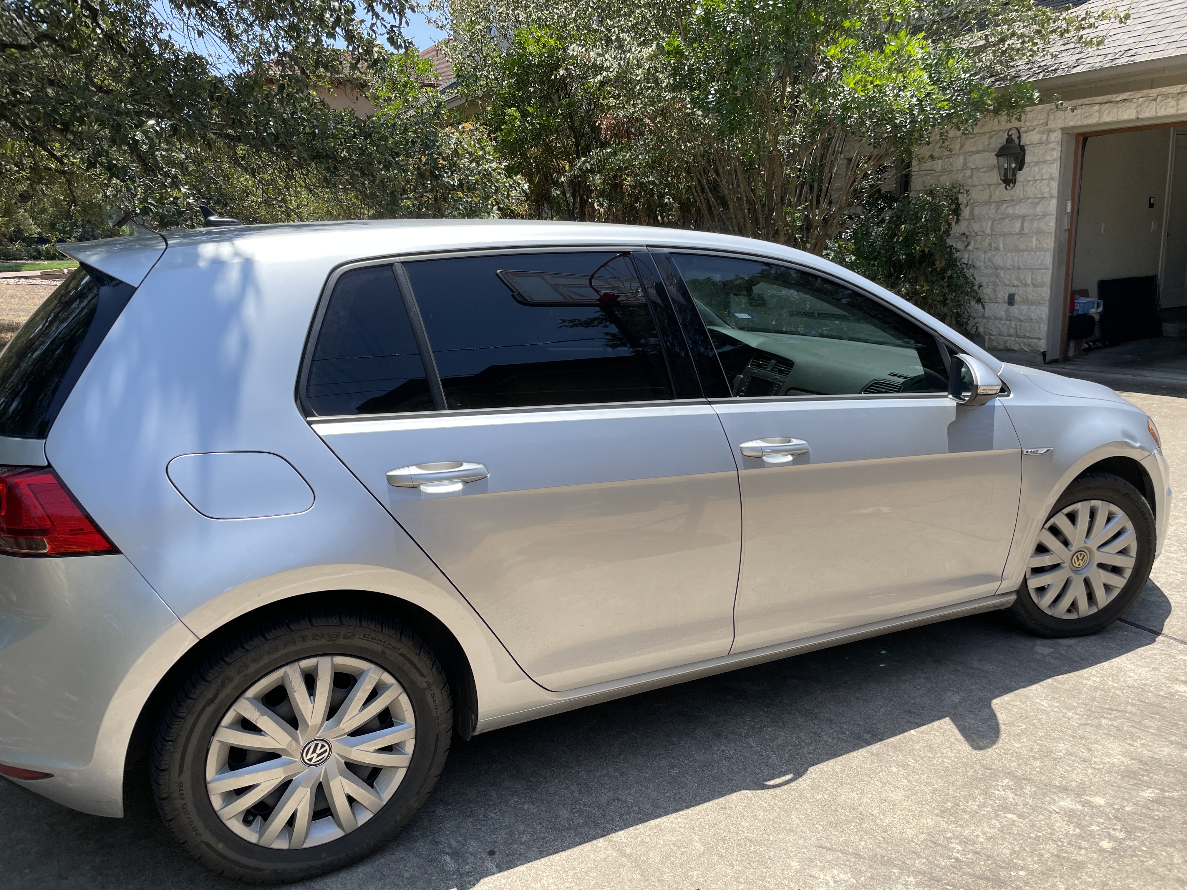 Used 2015 Volkswagen e-Golf Limited Edition FWD image 5