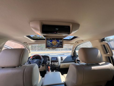 Used 2019 Toyota Sequoia Platinum image 16