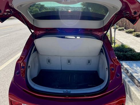 Used 2019 Chevrolet Bolt Premier w/ Infotainment Package image 20