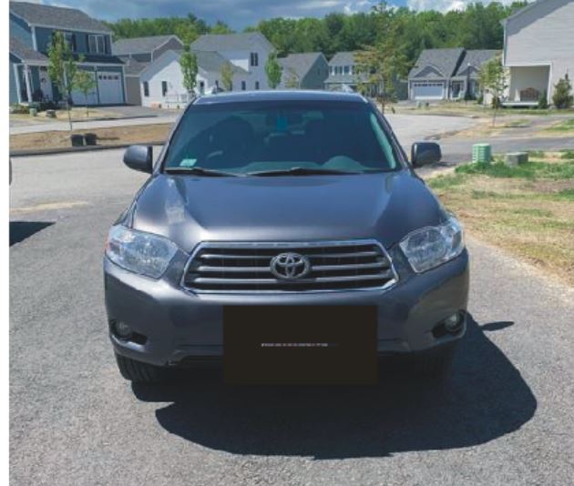 Used 2010 Toyota Highlander Limited w/ Extra Value Pkg 8 FWD image 2