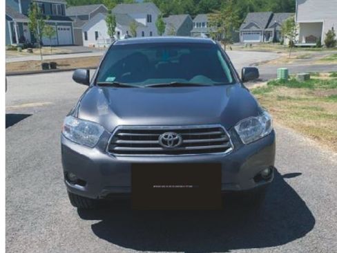 Used 2010 Toyota Highlander Limited w/ Extra Value Pkg 8 image 2
