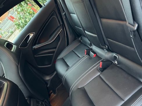 Used 2018 Mercedes-Benz CLA 250 4MATIC image 9