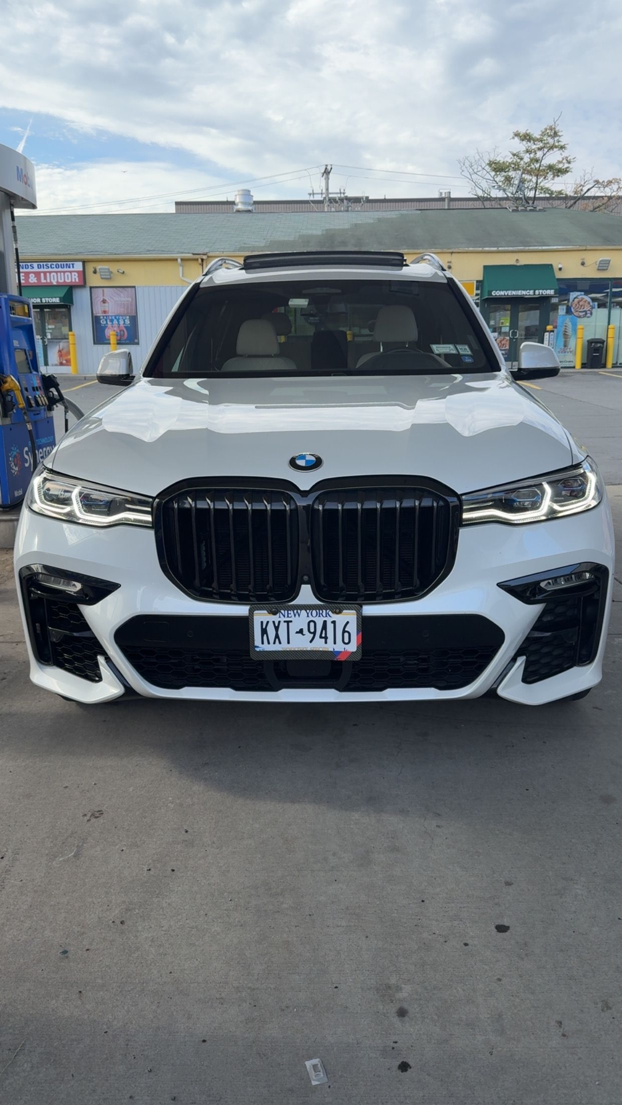 Used 2021 BMW X7 M50i AWD/4WD image 4