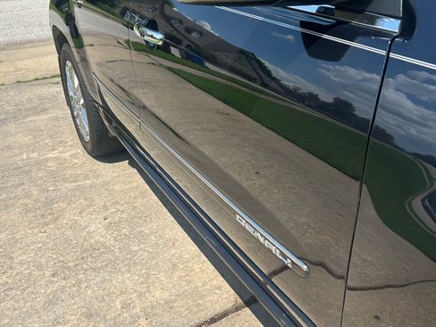 Used 2014 GMC Acadia Denali FWD image 16