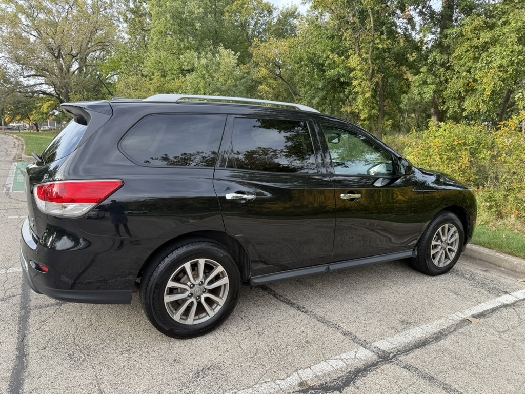 Used 2015 Nissan Pathfinder SV FWD image 2