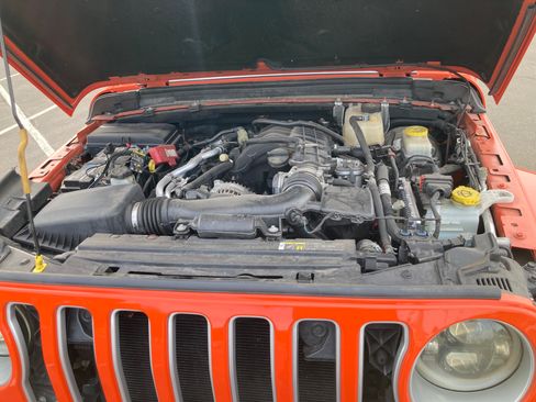 Used 2019 Jeep Wrangler Unlimited Sahara w/ Uconnect 4C Nav & Sound Group image 14